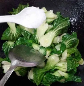 Master the Art of Stir-Frying: Three Chef Secrets for Perfect Green Vegetables - image 5