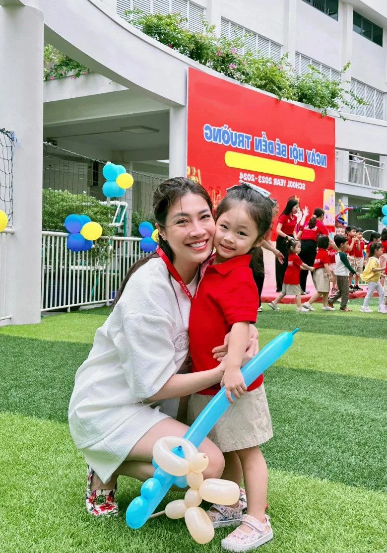 Vietnamese Stars Celebrate School Opening Day with Practical Parenting Choices