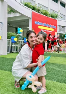 Vietnamese Stars Celebrate School Opening Day with Practical Parenting Choices - image 0