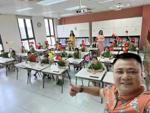 Vietnamese Stars Celebrate School Opening Day with Practical Parenting Choices - image 4