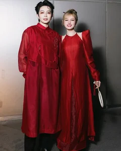 Xoai Non and Gil Le Captivate Fans with Romantic Red Carpet Appearance and Stunning Visuals - image 6
