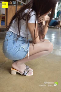 IESS Si Xiang Jia 058: Xiaoxue in Trendy Ripped Skirt and Sheer Hosiery - image 41
