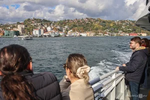 Exploring the Bosphorus Strait: Where Asia and Europe Meet in Stunning Istanbul - image 8