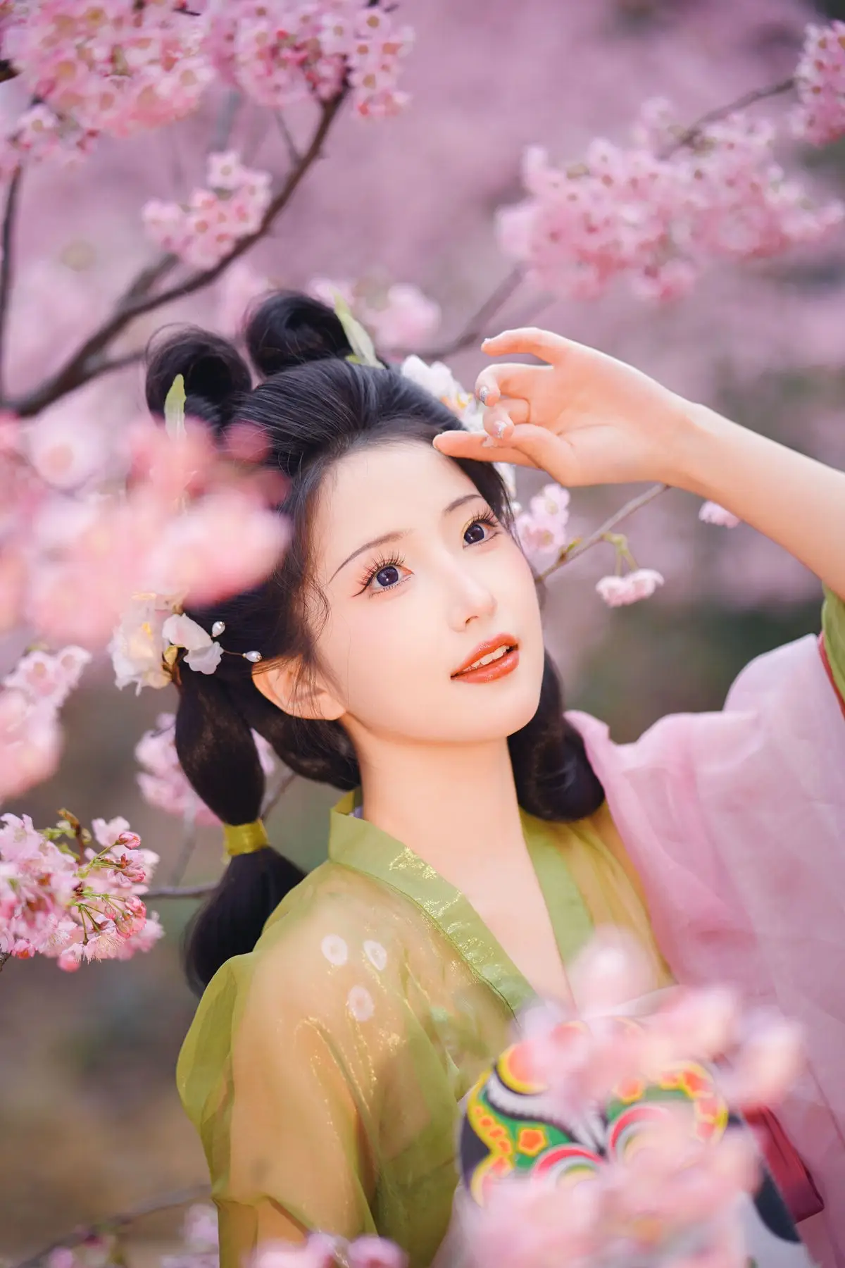 East Asian Beauty: Tu Ya W in Elegant Hanfu Amidst Spring Cherry Blossoms | YiTuYu Vol.8636