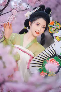 East Asian Beauty: Tu Ya W in Elegant Hanfu Amidst Spring Cherry Blossoms | YiTuYu Vol.8636 - image 11