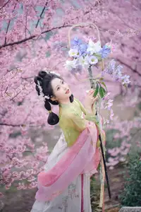 East Asian Beauty: Tu Ya W in Elegant Hanfu Amidst Spring Cherry Blossoms | YiTuYu Vol.8636 - image 18