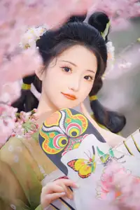 East Asian Beauty: Tu Ya W in Elegant Hanfu Amidst Spring Cherry Blossoms | YiTuYu Vol.8636 - image 8