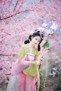 East Asian Beauty: Tu Ya W in Elegant Hanfu Amidst Spring Cherry Blossoms | YiTuYu Vol.8636 - image 17