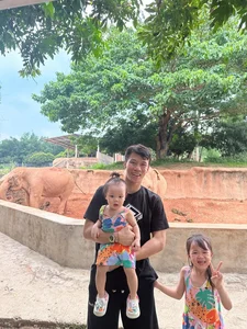 Footballer Que Ngoc Hai Celebrates Tet with Family Traditions - image 2