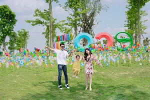 Footballer Que Ngoc Hai Celebrates Tet with Family Traditions - image 6