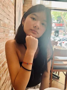 Truong Ngoc Anh's Daughter Bao Tien Turns 16: A Rising Star with Impressive Height - image 8