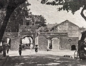 Step Back in Time: Exploring Hanoi’s Historic City Gates Over 100 Years Ago - image 2