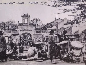 Step Back in Time: Exploring Hanoi’s Historic City Gates Over 100 Years Ago - image 6