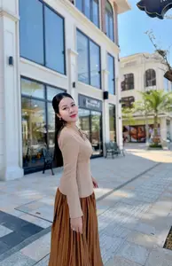 Discovering Elegant Beauty with a Radiant Smile: A Captivating Fashion Style that Turns Heads. - image 6