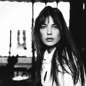 The Inspiring Story of a Fashion Icon Born from Escape and Resilience - image 1