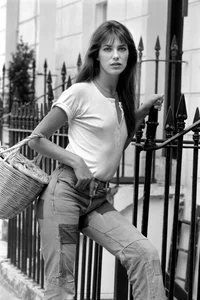 The Inspiring Story of a Fashion Icon Born from Escape and Resilience - image 0