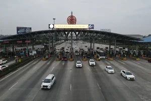 Hanoi Southern Gateway Surprisingly Clear on Last Day of Tet Holiday - image 5