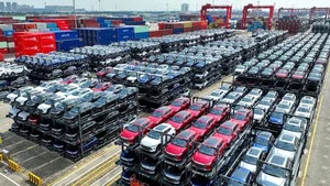 Global EV Market Analysis: Growth Slows to Under 1% Amidst North American and Chinese Slumps - image 5