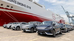 Global EV Market Analysis: Growth Slows to Under 1% Amidst North American and Chinese Slumps - image 1