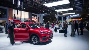 Global EV Market Analysis: Growth Slows to Under 1% Amidst North American and Chinese Slumps - image 0