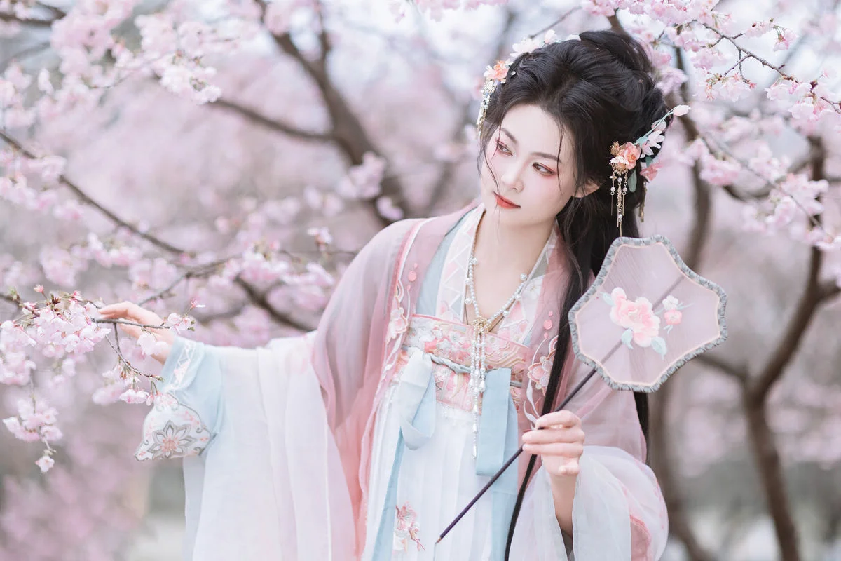 Xi Rang Highlights Elegance in YiTuYu Art Language Vol.6721 Photography Collection