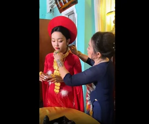 Extravagant Mekong Delta Wedding Stuns Social Media with Basins Full of Gold - image 3