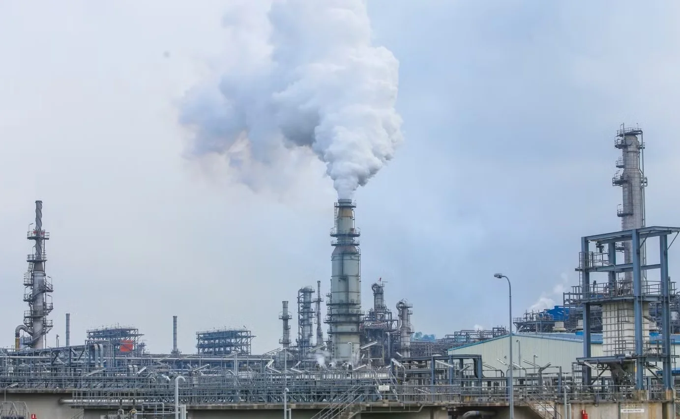 A Rare Look Inside Vietnam’s Largest Oil Refinery: Industrial Might Revealed