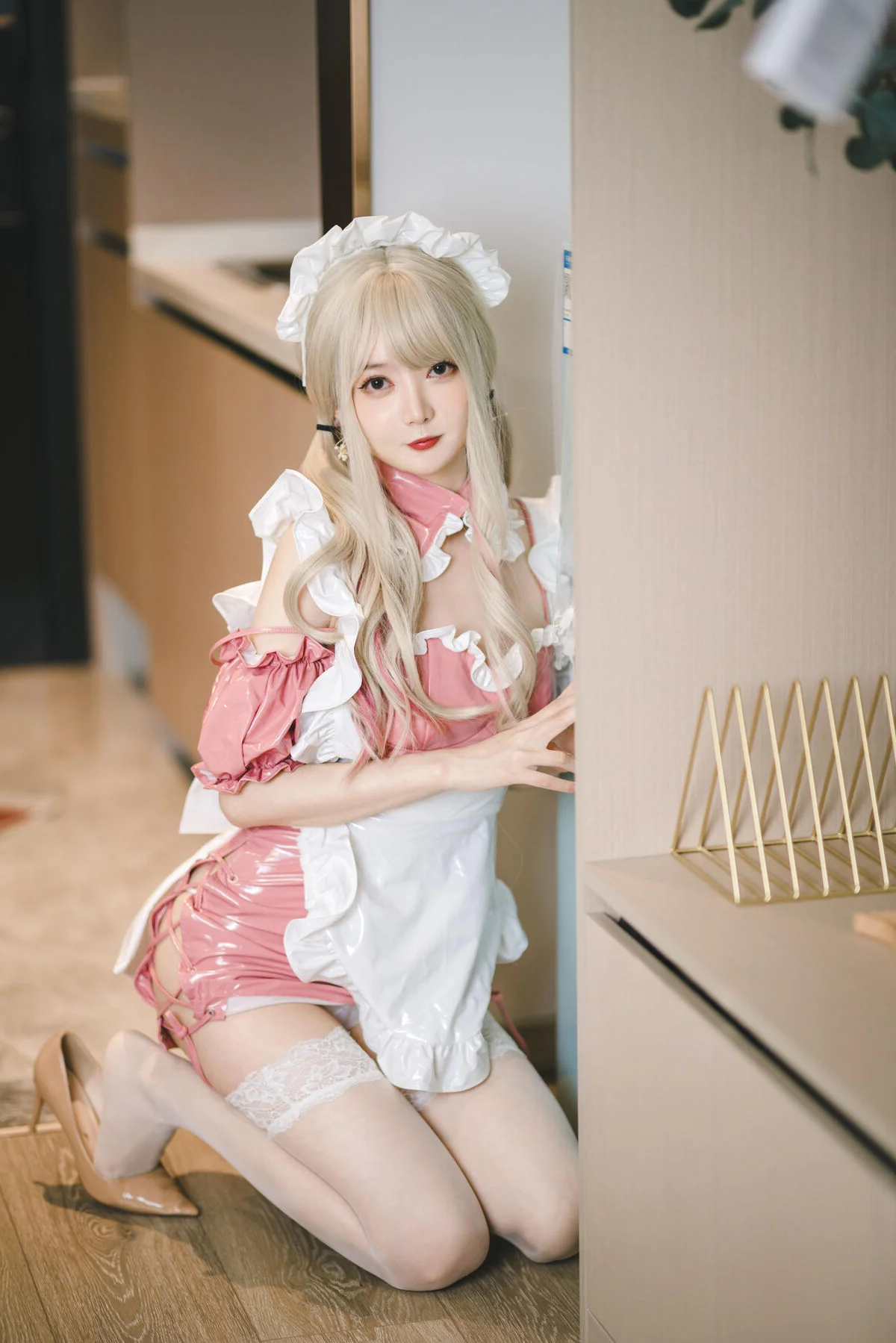 Aesthetic Maid Cosplay by 51 Jiang: Stunning Anime-Inspired Maid Outfit Photography and Creative Studio Portrait Inspiration