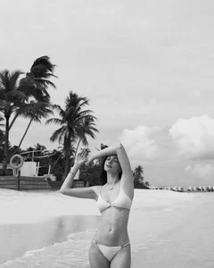 Anastasia Cebulska Shows Off Stunning Post-Pregnancy Bikini Body - image 5