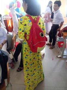 Elegant and Creative: The Vietnamese Teacher Transforming the Traditional Ao Dai - image 3