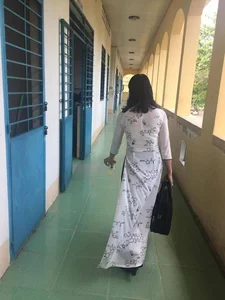 Elegant and Creative: The Vietnamese Teacher Transforming the Traditional Ao Dai - image 6