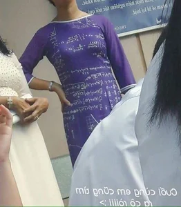 Elegant and Creative: The Vietnamese Teacher Transforming the Traditional Ao Dai - image 5