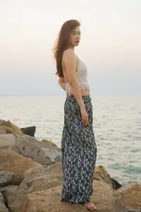 YiTuYu Vol.8725 Chenaling_CL: Captivating Asian Muse in a Dreamy Sunset Glow - image 15