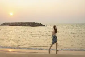 YiTuYu Vol.8725 Chenaling_CL: Captivating Asian Muse in a Dreamy Sunset Glow - image 3