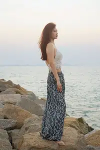 YiTuYu Vol.8725 Chenaling_CL: Captivating Asian Muse in a Dreamy Sunset Glow - image 5