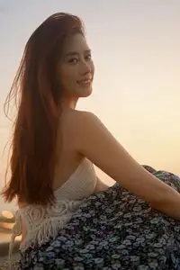 YiTuYu Vol.8725 Chenaling_CL: Captivating Asian Muse in a Dreamy Sunset Glow - image 4