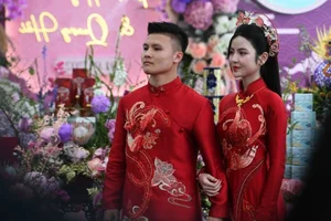 Quang Hai and Chu Thanh Huyen Share Romantic Moment at Wedding Afterparty - image 3