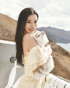 Inside the Ultra-Luxury Mansion of a Billionaire's Daughter - image 7