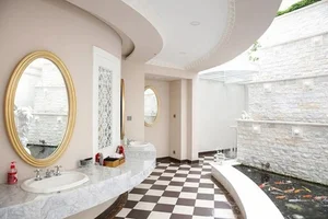 Inside the Luxurious Mansion of Vietnam's Unique Beauty Queen - image 2
