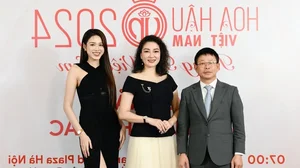 Miss Vietnam Nguyen Thi Huyen: Elegant and Sophisticated Beauty Portrait Gallery - image 6