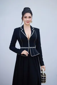 Miss Vietnam Nguyen Thi Huyen: Elegant and Sophisticated Beauty Portrait Gallery - image 4