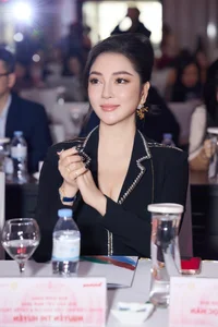 Miss Vietnam Nguyen Thi Huyen: Elegant and Sophisticated Beauty Portrait Gallery - image 2