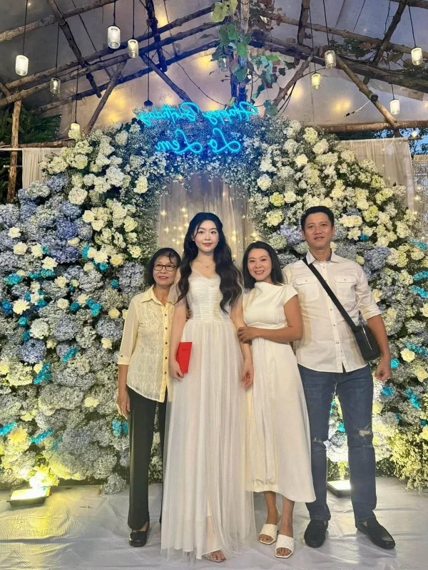 The Radiant Beauty of Quyền Linh’s Daughter: A Stunning 18-Year-Old Vision