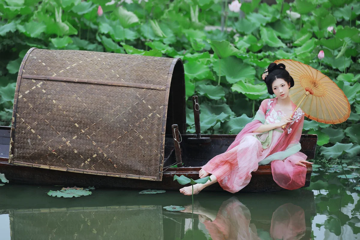 YiTuYu Art Language Vol.9531 Bie Qiu Yue Photo Gallery