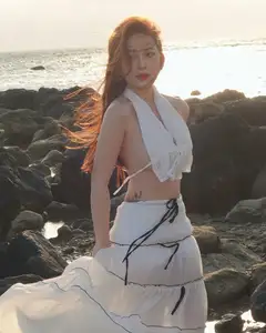 Wendy Nguyen Thanh Tuyen (FAPtv) flaunts captivating beauty and stunning figure by the sea - image 2