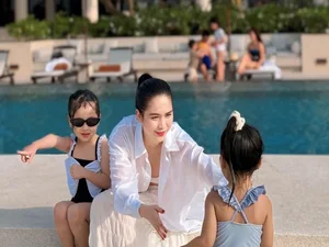 Model Ngoc Trinh Enjoys Peaceful Family Vacation with Adopted Daughter - image 1