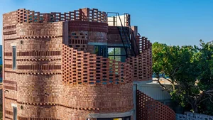 Innovative Architecture: The Unique Brick House Inspired by Rhythmic Ocean Waves - image 6