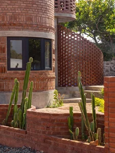 Innovative Architecture: The Unique Brick House Inspired by Rhythmic Ocean Waves - image 8