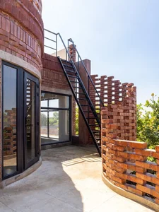 Innovative Architecture: The Unique Brick House Inspired by Rhythmic Ocean Waves - image 4