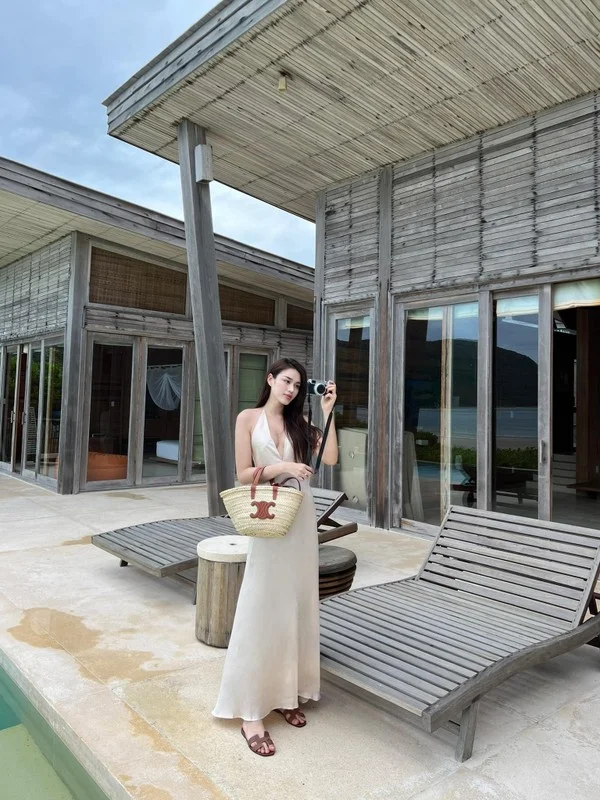 Vietnamese Beauty Queens Khanh Van and Do Thi Ha Showcase Stunning Fashion and Toned Physiques